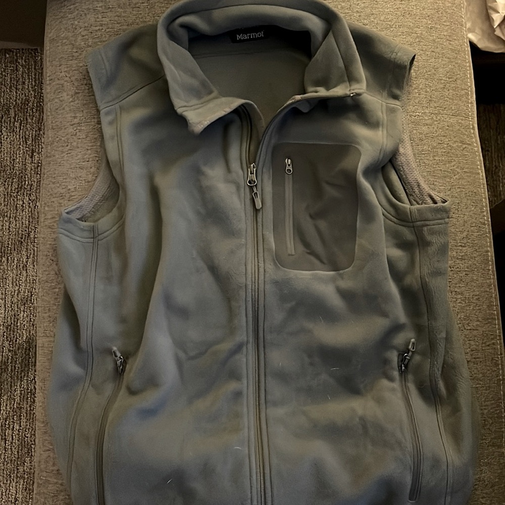 Marmot Polartec Gray Sleeveless Fleece Vest Zip Up Pockets Layering Men’s Medium